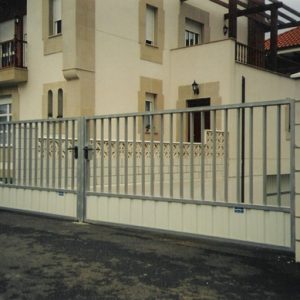 puerta batiente industrial galeria M Luque