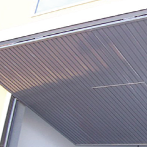 Puerta basculante industrial